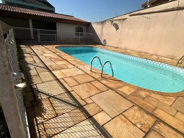 Sobrado com 960m² 5 quartos e 4 banheiros, à venda, no bairro Jardim Emília em Sorocaba