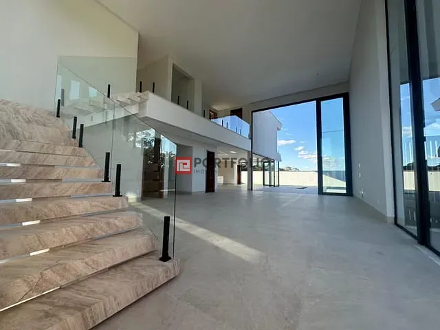 Sobrado com 640m² 5 quartos e 7 banheiros, à venda, no bairro Parque Cidade em Goiânia