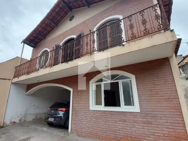 Sobrado com 300m² 3 quartos e 1 banheiro, à venda, no bairro Jardim Estádio em Jundiaí