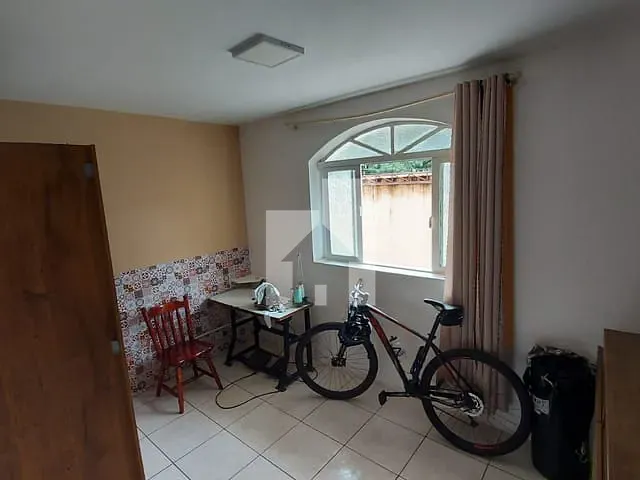 Sobrado com 300m² 3 quartos e 1 banheiro, à venda, no bairro Jardim Estádio em Jundiaí