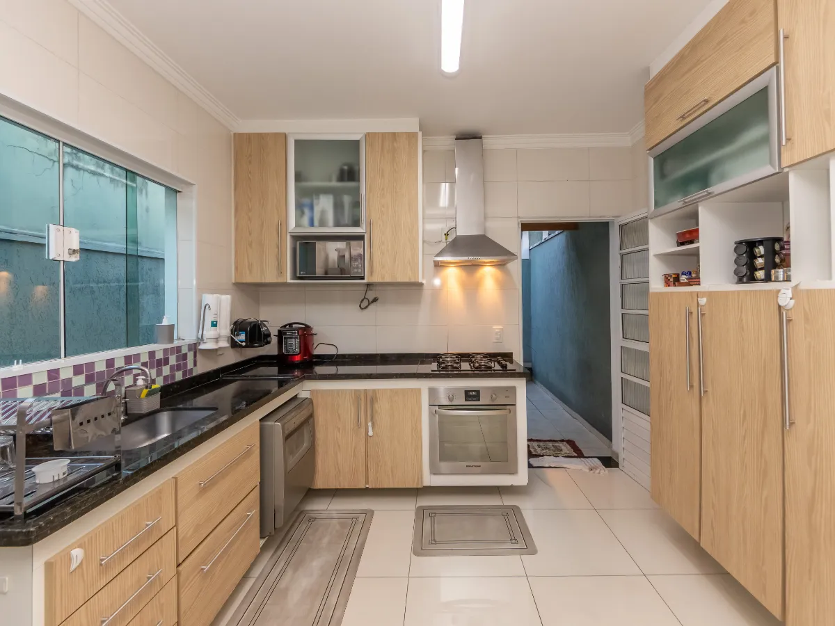 Sobrado para venda em Jardim Marisa com 3 quartos, sendo 3 suítes, 168m²