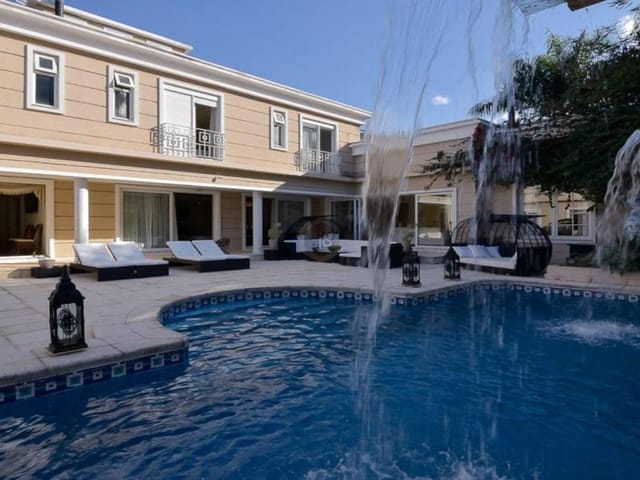 Foto do Casa - Mansão. 1.200m², 5 suítes, escadarias duplas, pé direto alto, SPA, adega, 6 vagas de garagens, piscina aquecida, Santa Felicidade, Curitiba, PR | Imobiliária GreenVille