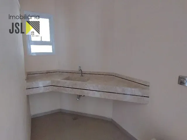Sobrado com 555m² 3 quartos e 3 banheiros, à venda, no bairro Residencial Santa Helena em Caçapava