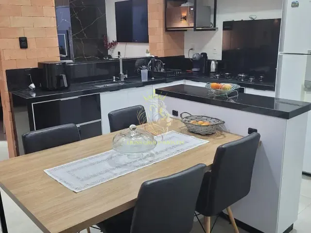 Sobrado 3 quartos e 3 banheiros, à venda, no bairro Areias em Camboriú