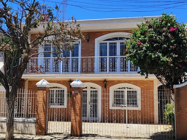 Sobrado com 250m² 3 quartos e 2 banheiros, à venda, no bairro Jardim Nova Europa em Campinas