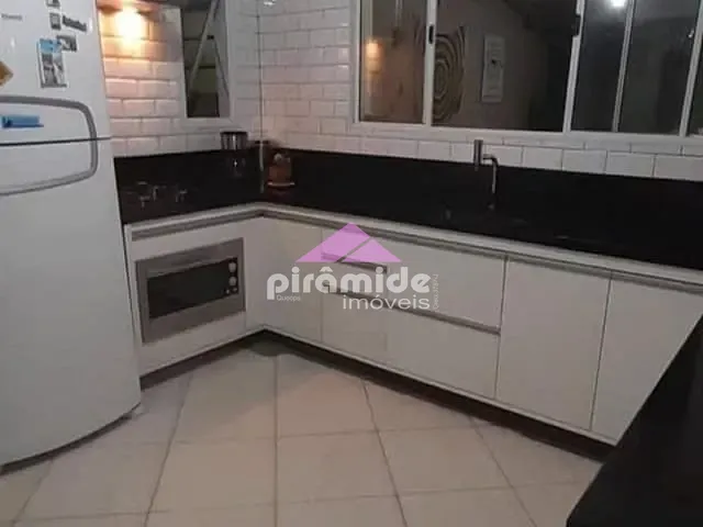 Sobrado com 315m² 3 quartos e 5 banheiros, à venda, no bairro Martim de Sá em Caraguatatuba