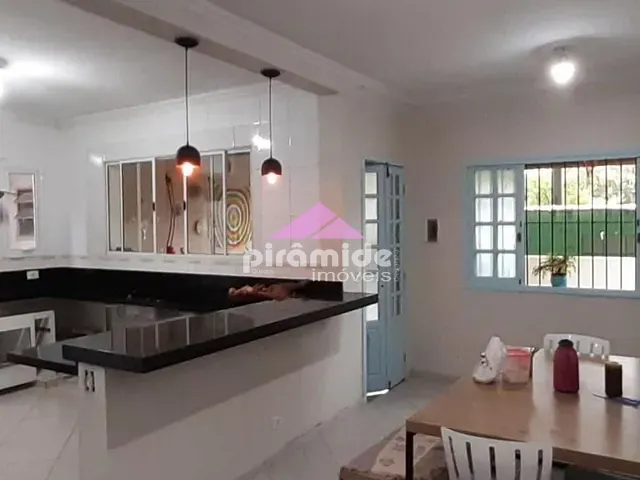 Sobrado com 315m² 3 quartos e 5 banheiros, à venda, no bairro Martim de Sá em Caraguatatuba