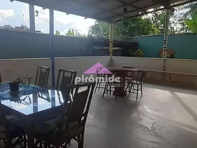 Sobrado com 315m² 3 quartos e 5 banheiros, à venda, no bairro Martim de Sá em Caraguatatuba