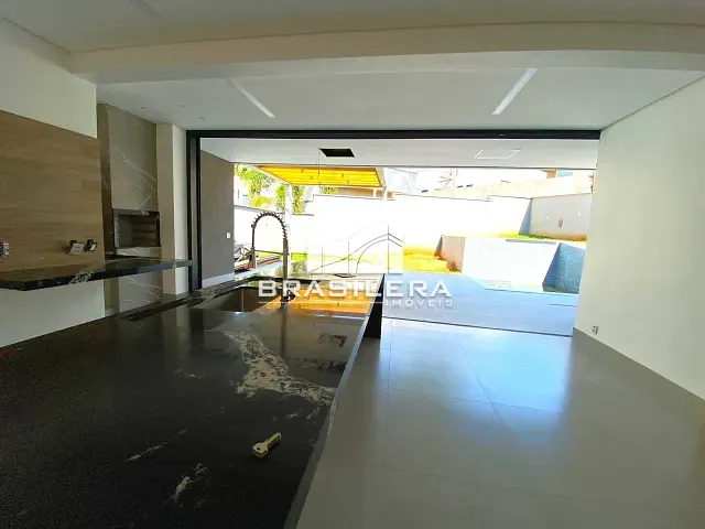 Sobrado 3 quartos e 4 banheiros, à venda, no bairro Residencial Parque Mendanha em Goiânia