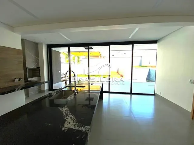 Sobrado 3 quartos e 4 banheiros, à venda, no bairro Residencial Parque Mendanha em Goiânia