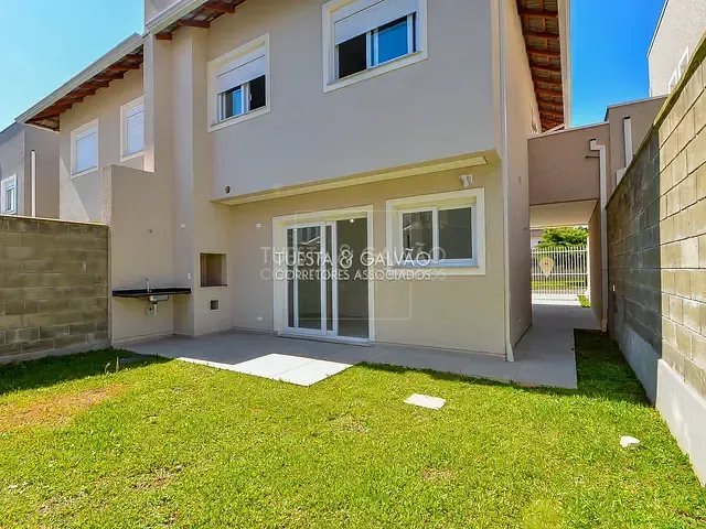 Sobrado com 212m² 3 quartos e 1 banheiro, à venda, no bairro Xaxim em Curitiba