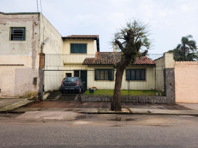 Casa com 300m² 3 quartos e 2 banheiros, à venda, no bairro Fragata em Pelotas