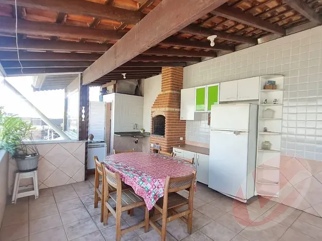 Sobrado 3 quartos e 2 banheiros, à venda, no bairro Guilhermina em Praia Grande