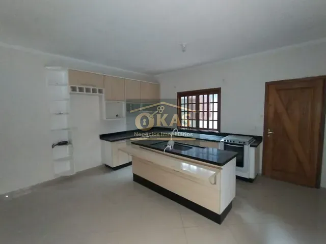Sobrado com 180m² 3 quartos e 3 banheiros, à venda, no bairro Vila Urupês em Suzano