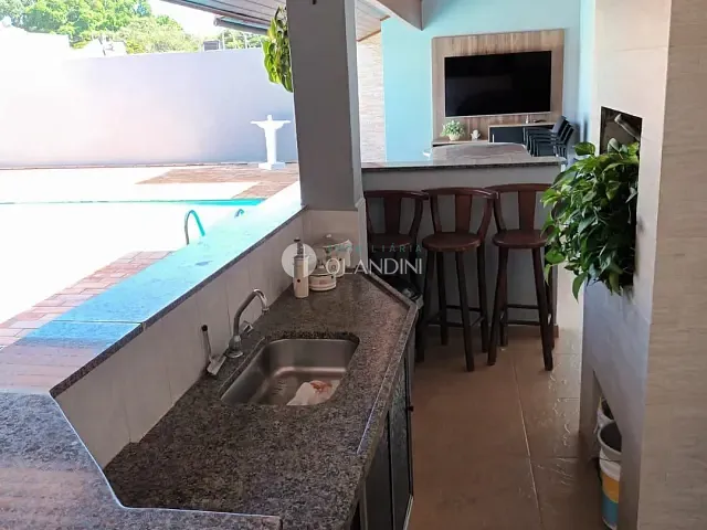 Sobrado com 351m² 3 quartos e 1 banheiro, à venda, no bairro Jardim Rezek II em Artur Nogueira