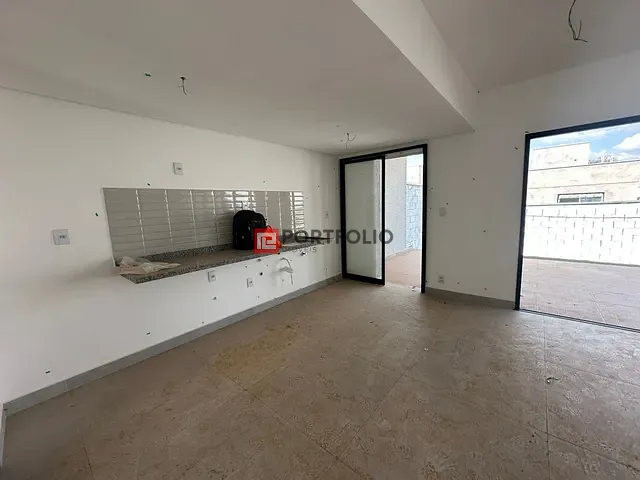 Sobrado com 230m² 3 quartos e 3 banheiros, à venda, no bairro Residencial Jardins Lyon em Aparecida de Goiânia