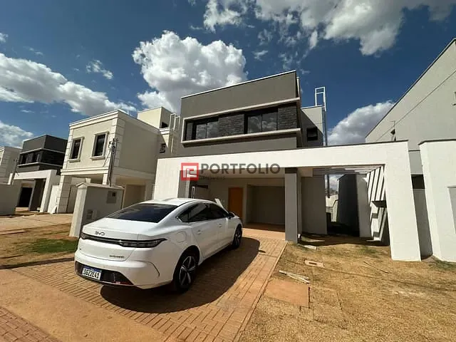 Sobrado com 230m² 3 quartos e 3 banheiros, à venda, no bairro Residencial Jardins Lyon em Aparecida de Goiânia