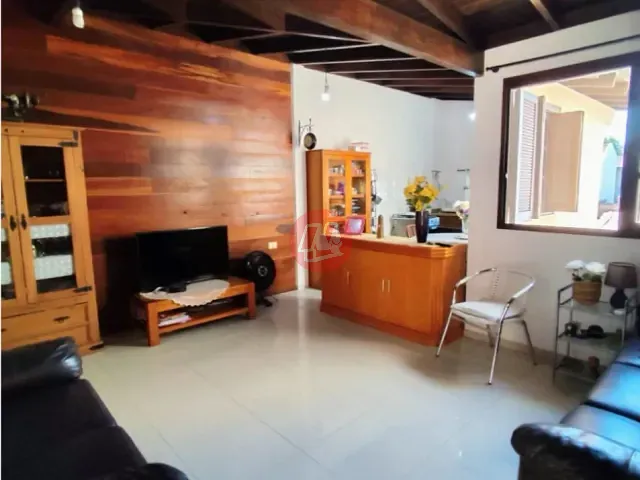 Sobrado com 210m² 3 quartos e 3 banheiros, à venda, no bairro Partenon em Porto Alegre