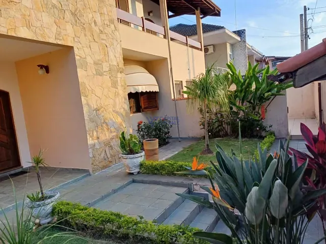 Sobrado com 500m² 5 quartos e 4 banheiros, à venda, no bairro Jardim das Indústrias em São José dos Campos