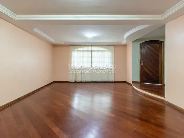 Casa com 326m² 5 quartos e 3 banheiros, à venda, no bairro Jardim Amélia em Pinhais