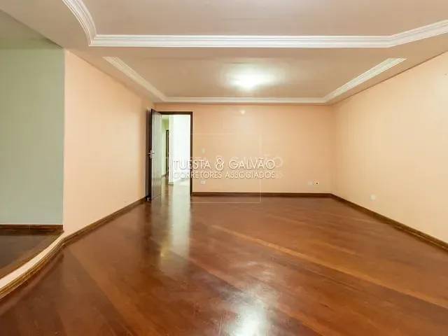 Casa com 326m² 5 quartos e 3 banheiros, à venda, no bairro Jardim Amélia em Pinhais