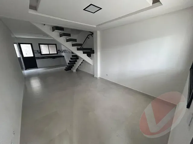 Sobrado com 110m² 3 quartos e 2 banheiros, à venda, no bairro Caiçara em Praia Grande