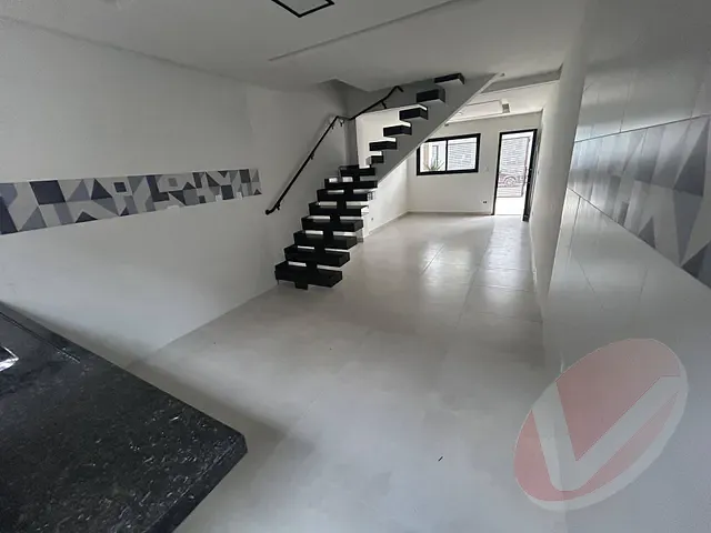 Sobrado com 110m² 3 quartos e 2 banheiros, à venda, no bairro Caiçara em Praia Grande