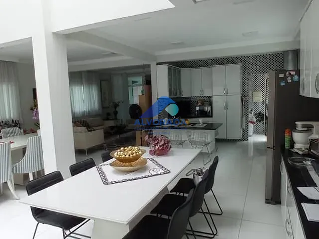 Sobrado com 275m² 3 quartos e 5 banheiros, à venda, no bairro Residencial Golden Park em Jacareí