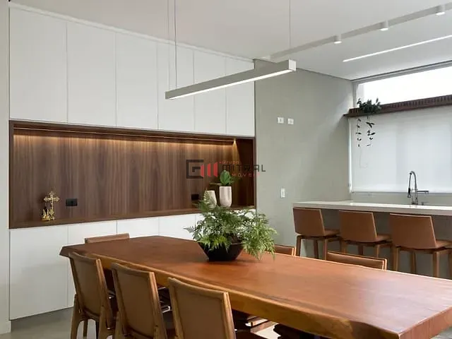 Sobrado com 287m² 3 quartos e 5 banheiros, à venda, no bairro Gleba Simon Frazer em Londrina