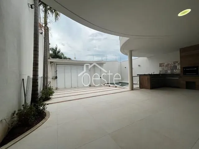 Sobrado com 301m² 4 quartos e 3 banheiros, à venda, no bairro Terras de Santa Bárbara em Santa Bárbara D'Oeste