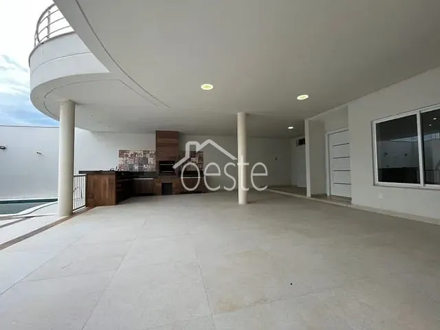 Sobrado com 301m² 4 quartos e 3 banheiros, à venda, no bairro Terras de Santa Bárbara em Santa Bárbara D'Oeste