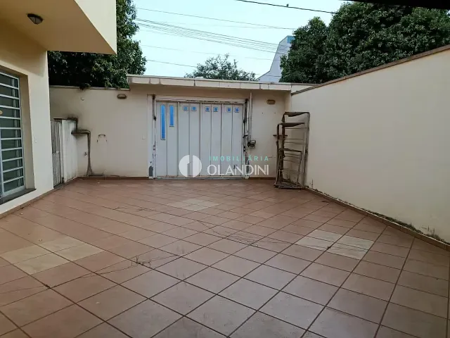 Sobrado com 293m², à venda, no bairro Centro em Artur Nogueira