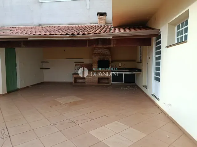 Sobrado com 293m², à venda, no bairro Centro em Artur Nogueira