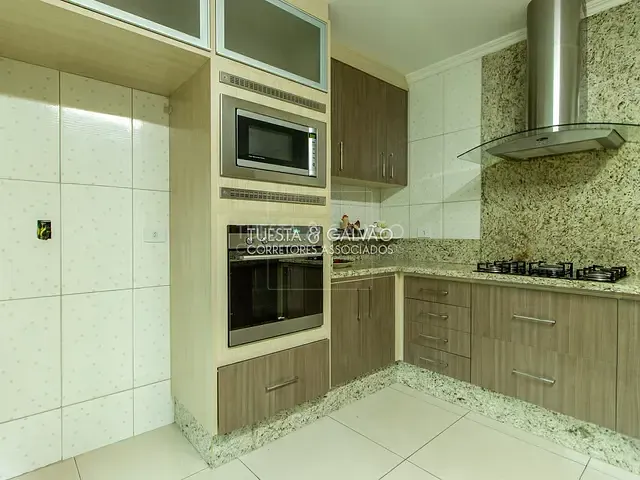 Sobrado com 326m² 5 quartos e 3 banheiros, à venda, no bairro Jardim Amélia em Pinhais