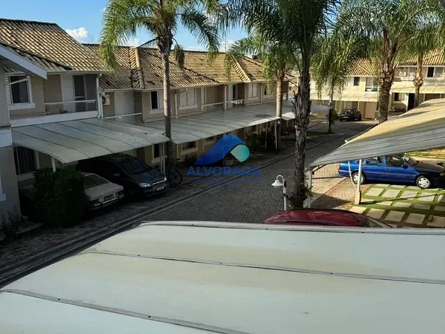 Sobrado 3 quartos e 2 banheiros, à venda, no bairro Urbanova em São José dos Campos