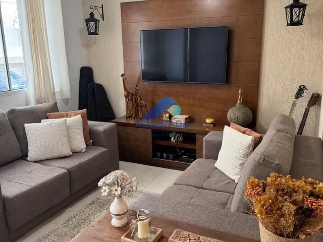 Sobrado 3 quartos e 2 banheiros, à venda, no bairro Urbanova em São José dos Campos