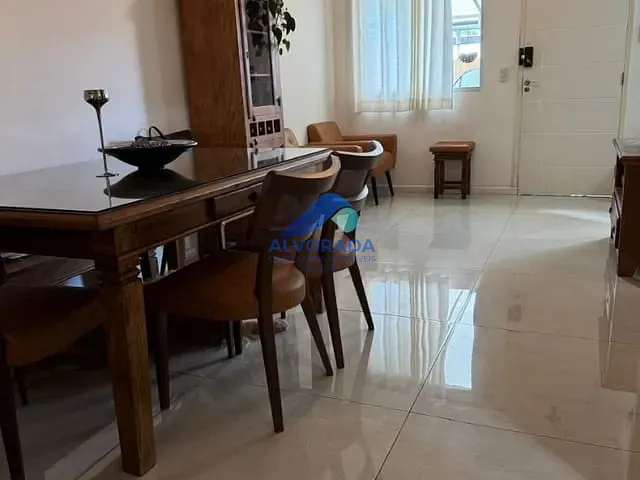 Sobrado 3 quartos e 2 banheiros, à venda, no bairro Urbanova em São José dos Campos