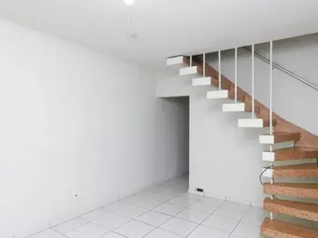 Sobrado 2 quartos e 2 banheiros, para alugar, no bairro Parque Oratório em Santo André