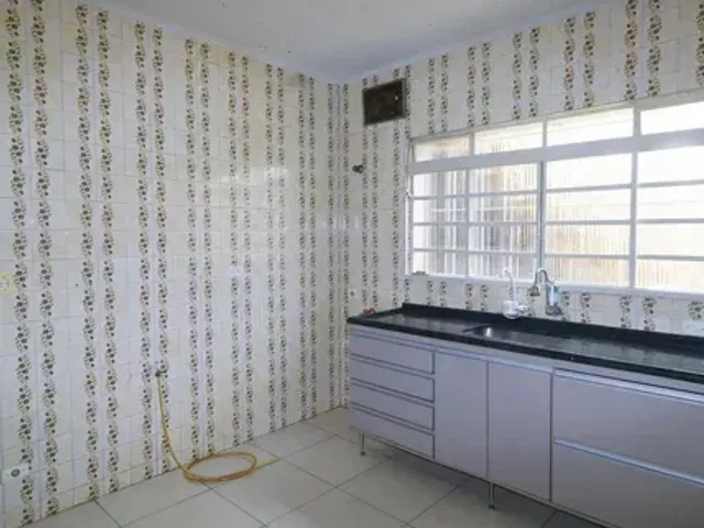 Sobrado 2 quartos e 2 banheiros, para alugar, no bairro Parque Oratório em Santo André