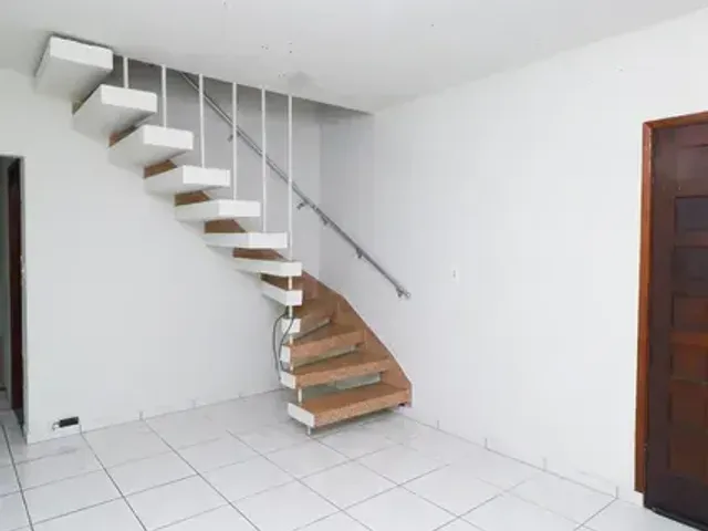 Sobrado 2 quartos e 2 banheiros, para alugar, no bairro Parque Oratório em Santo André