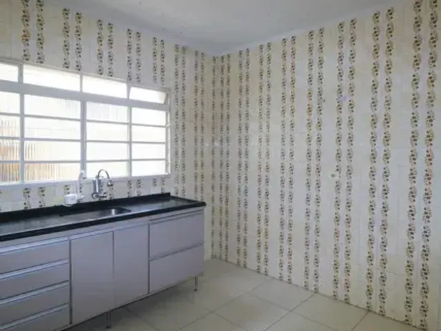 Sobrado 2 quartos e 2 banheiros, para alugar, no bairro Parque Oratório em Santo André
