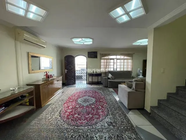 Sobrado com 210m² 3 quartos e 1 banheiro, à venda, no bairro Osvaldo Cruz em São Caetano do Sul