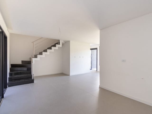 Sobrado com 120m² 3 quartos e 3 banheiros, à venda, no bairro Pilarzinho em Curitiba