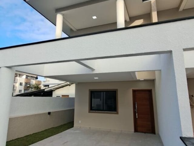 Casa com 198m² 3 quartos e 1 banheiro, à venda, no bairro Canasvieiras em Florianópolis