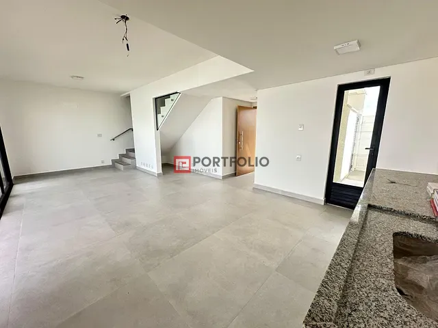 Sobrado com 222m² 3 quartos e 3 banheiros, à venda, no bairro Residencial Jardins Lyon em Aparecida de Goiânia