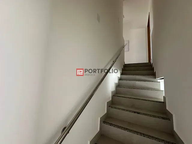 Sobrado com 222m² 3 quartos e 3 banheiros, à venda, no bairro Residencial Jardins Lyon em Aparecida de Goiânia