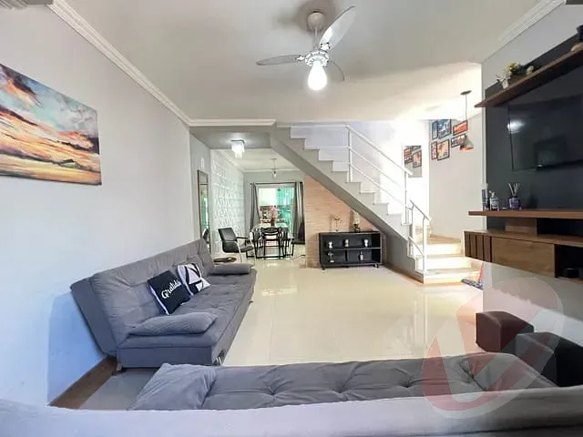 Sobrado com 125m² 3 quartos e 2 banheiros, à venda, no bairro Caiçara em Praia Grande