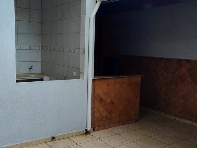 Sobrado com 200m² 2 quartos e 2 banheiros, à venda, no bairro Conjunto Habitacional Vila Réggio em Campinas