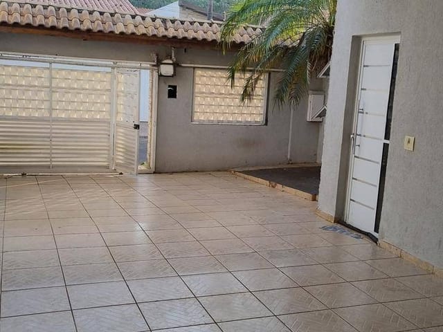 Sobrado com 200m² 2 quartos e 2 banheiros, à venda, no bairro Conjunto Habitacional Vila Réggio em Campinas