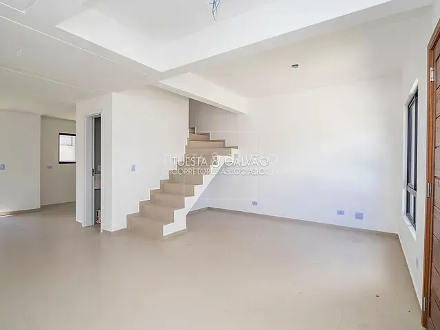 Casa com 147m² 3 quartos e 3 banheiros, à venda, no bairro Lindóia em Curitiba